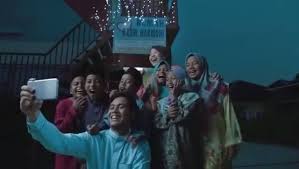 Tonton full episode program sctv klik bit.ly/2v5dosb vino kesal lantaran disuruh pulang satria, vino hampir menabrak laras yang sedang dikejar kejar orang asing. Kau Aku Kita Drama Episod Videos Facebook