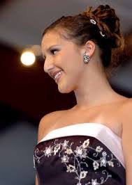 Justine Reeves's Instagram, Twitter & Facebook