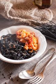 Linguines A L Encre De Seche Aux Gambas Et Chorizo Recettes De Cuisine Recette Recette Linguine