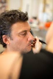 Jonas kaufmann wuchs mit seiner älteren schwester in münchen auf. After 4 Years Jonas Kaufmann Returns To The Met Opera The New York Times