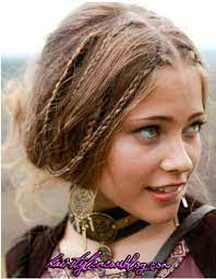 I Should Put Many Little Braids In My Hair And Lea Braids Hair Hippie Lea Put 70s Hair Medieval Hairstyles In 2020 Hippie Hair 70s Hair Medieval Hairstyles