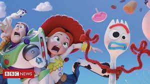 Toy Story 4 Reveals New Character Forky Disney Filmes Da Disney Pixar