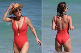 Her mother, veronica de laurentiis, is an actress, and her father, alex de benedetti, is an actor and producer. Giada De Laurentiis Sizzles In A Red Swimsuit And More Star Snaps Page Six