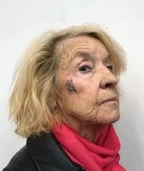 Pani Janina, zrobiła taki tatuaż trzy lata temu w wieku 78 lat! 😲❤️  Wykonał 👉 @karol.jewdoszuk 🔥