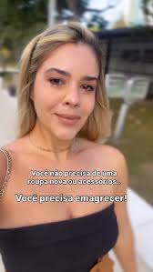 Dói ouvir isso? Talvez., Mas é melhor do que continuar se enganando,  achando que o problema vai se resolver com uma roupa nova ou uma make mais  caprichada., Tua maior autoestima não vem de você ficar ...