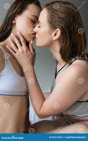 Casal Sexy De Lésbicas Se Beijando Imagem de Stock 