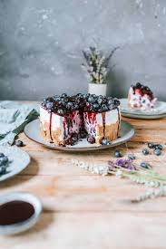 Blaubeer Joghurt Torte Ohne Gelatine Und Ohne Backen Knusperstubchen Rezept In 2020 Joghurttorte Platzchen Rezept Einfach Lebensmittel Essen