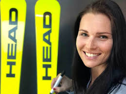 Anna fenninger of austria competes during the audi fis alpine ski world cup women's giant slalom on october 26, 2013 in soelden, austria. Ski Star Anna Veith Unterstutzt Corona Hilfscommunity Fureinand