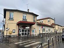 Trois mineurs ont été placés en garde à vue dimanche, accusés d'avoir frappé un homme de 65 ans, décédé d'un arrêt cardiaque suite à un coup reçu. Vitry Sur Seine Wikipedia