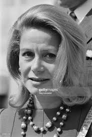 Bekijk meer ideeën over caroline kennedy, presidenten, beroemdheden. Evgenia Gl Athina Onassis Livanos 1929 1974 The Marchioness Of Blandford During Her Divorce In Paris France 6th May 1971 She Married Her Third Hus Fotos