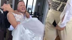 Check spelling or type a new query. Hochzeits Knaller Hier Platzt Oliver Pocher Die Hose Leute Bild De
