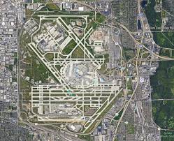 Het is een zeer moderne luchthaven met vier terminals: Acht Grootste Vliegvelden Flydrivevakantie