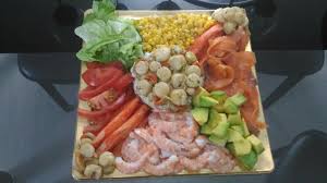 Salade Composee Avec Mousse De Thon Au Concombre Et Coquille Saint Jacques Poele Au Beurre Ailpersil Et Sau Saumon Fume Maison Salades Composees Mousse De Thon