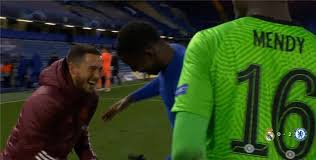 وانضم البلجيكي إلى مدريد مقابل 130 مليون جنيه إسترليني في يونيو (حزيران) الماضي، بعد قصة انتقال. ØµÙˆØ±Ø© Ù‡Ø§Ø²Ø§Ø±Ø¯ Ù…Ø¹ Ù„Ø§Ø¹Ø¨ÙŠ ØªØ´ÙŠÙ„Ø³ÙŠ ØªØ«ÙŠØ± Ø§Ù„Ø¬Ø¯Ù„ Ø¨Ø¹Ø¯ ØªÙˆØ¯ÙŠØ¹ Ø±ÙŠØ§Ù„ Ù…Ø¯Ø±ÙŠØ¯ Ø¯ÙˆØ±ÙŠ Ø§Ù„Ø£Ø¨Ø·Ø§Ù„ Ø¨Ø·ÙˆÙ„Ø§Øª