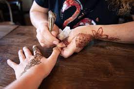 Temporary tattoos are a popular alternative to permanent ones. Angebote Preise Und Kosten Fur Henna Malen Design Motive Sujets Und Tattoos