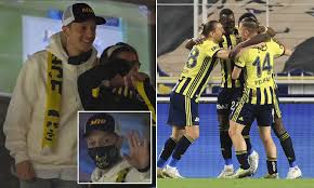 When ozil arrived at arsenal in the summer of 2013 from real madrid, i was at his debut at sunderland when he dazzled,. Mesut Ozil Watches His First Match As A Fenerbahce Player From The Stands Daily Mail Online