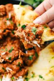 Chicken tikka masala is a dish consisting of roasted marinated chicken chunks (chicken tikka) in spiced curry sauce. Recette De Poulet Tikka Masala A La Mijoteuse Recette Facile Et Saine