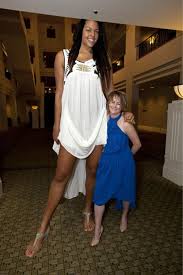 Tallest Woman Nba Player Top 10 Tallest Women In The World Tallest Women In The World Tallest Girl In The World Giant Tall Women Tall People Giant People
