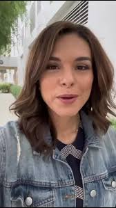 Remember the 👗dress? Now it's the 👟shoe! Let's have some fun and tell me  what color you see. Took this off of Jamie Atlas's page.