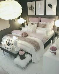 75 Romatic And Elegant Bedroom Decorating Ideas Romanticbedroomideas Romanticbedrooms Elegantbedrooms Elegant Bedroom Bedroom Decor Master Bedrooms Decor