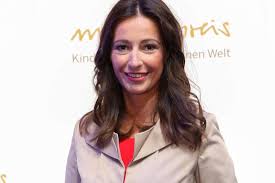 Bereits seit einigen jahren klärt moderatorin pinar atalay beinahe regelmäßig über das aktuelle weltgeschehen auf. Miss Tagesthemen Ist Mama Geworden Nachrichtensprecher Babypause Tochter