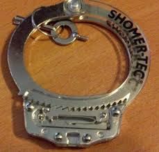 How To Pick A Circle Lock With A Bobby Pin Learn To Pick Handcuffs 6 Effective Methods Break Free Survival Handcuffs Survival Skills