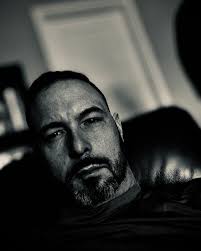 🎨✨ Had the incredible privilege of connecting with the talented  @rooneyojr, who created this stunning portrait of me. Our conversation was  pure joy, and he beautifully captured the essence of our fun