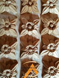 Piccoli Fiori Di Legno Intagliati A Mano Pronti Per Essere Montati Sulle Cornici E Sui Capitelli Di Una Boiser Fiori Di Legno Legno Intagliato Piccoli Fiori