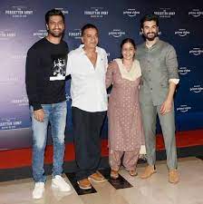 Vicky kaushal grew up in a 10×10 chawl in mumbai. Vicky Kaushal And His Real Life Friends Family Iwmbuzz
