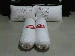 See 25 traveler reviews, 23 candid photos, and great deals for bantal guling gatsoe, ranked #98 of 300 specialty lodging in bandung and rated 3 of 5 at tripadvisor. Bantal Guling Itu Hanya Ada Di Indonesia Inilah Asal Muasal Kisah Kenapa Sampai Ada Bantal Guling Info Videofb