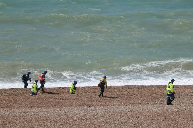 Three women found ᴅᴇᴀᴅ in water near Brighton beach identified by police |  Dublin Live