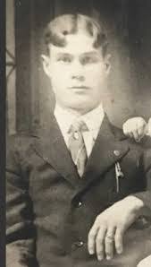 Henry Billings's Instagram, Twitter & Facebook