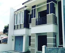 Desain rumah ini menggunakan enam tiang utama yang menyokong semua bagian rumah, termasuk bagian teras sampai bagian belakang rumah. Model Teras Rumah 2 Lantai Dengan