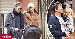 Bradley cooper wiki bradley cooper was born on 5 january 1975 in philadelphia, pennsylvania, united table of contents. Bradley Cooper Ist Der Stolze Vater Einer Kleinen Tochter Die Nach Ihren Eltern Kommt