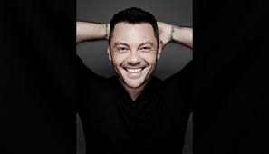 Tiziano ferro's debut rosso relativo was a fantastic blend of rock, gospel, and r&b sensibilities tied together with gentle ballads. Christmas With Italian Singer Tiziano Ferro Charitystars