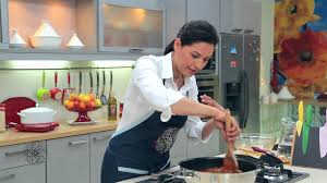 Aicha Et Choumicha Kebda Mchermla A La Sauce Tomate Sauce Tomate Recettes De Cuisine Cuisine Et Boissons