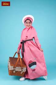Saya sendiri sering melihat busana muslim yang cerah dan salah satu brand yang memproduksi busana muslim dengan konsep modern dan corak yang bervariasi tersebut adalah dannis collection. Gamis Dannis Anak Terbaru 8 Nusagates Model Gamis Anak Dannis Terbaru Diary Hijaber