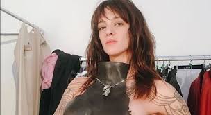 Though her filmography both in front of and behind the camera is extensive, ms. Asia Argento Nuda Su Instagram Corona E Gia Alle Spalle