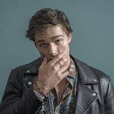 During an interview with the jasmine brand, leakes stated that her husband is currently in the hospital recovering from surgery after being diagnosed with stage 3 colon cancer. Jacob Elordi On Instagram Love This Shoot Jacobelordi Jacobs Kissing Booth Cute Actors