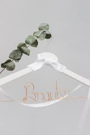 Braut Kleiderbugel Geschenk Zur Hochzeit Schriftzug In Gold Oder Rosegold Braut Braut Kleiderbugel Geschenk Hochzeit Hochzeit