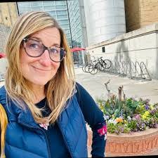 Linda Sandquist's Instagram, Twitter & Facebook