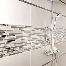 La Mosaique Revisite Les Carreaux De Ciment Idee Salle De Bain Salle De Bain Ultra Moderne Salle De Bain