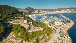 Sesimbra is rapidly becoming one of the most popular destinations in portugal for diving. Climate Sesimbra Water Temperature Best Time To Visit Weather