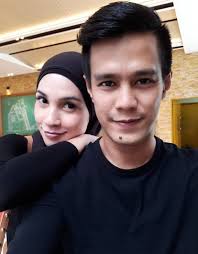 Muhammad riza, 31, yang juga jurukamera bebas berkata, perkara tersebut merupakan hal peribadi yang tidak lagi berkaitan dengan dirinya selepas mereka mengambil keputusan untuk bercerai. Tahniah Izreen Azminda Ude Wahid Selamat Timang Anak Lelaki