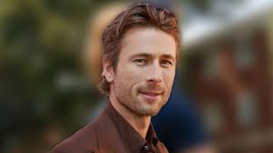 Chad Powers': First Look At Glen Powell In Hulu Comedy Series Based On Eli  Manning Sketch