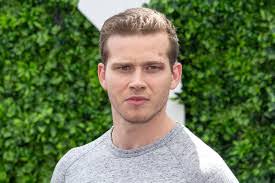 Evan Buck's Instagram, Twitter & Facebook