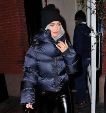 Kylie Jenner And Daughter Stormi Webster Wear Matching Head To Toe Outfits For Day In The Snow Snow Day Outfit Jenner Outfits Baby Snow Outfit
