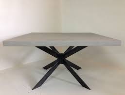 Table Carree En Beton Avec Pietement Acier En X Fabuleuse Tables A Manger Carrees Salle A Manger Table Carree Table Salle A Manger