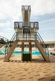 h o u r s c l e a r a r c h i t e c t s diving board willis tower pool