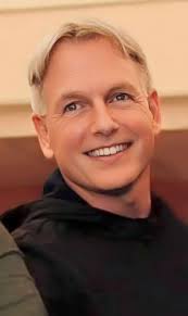 I wonder if I can get a happy new year 2025 from 50 wonderful fans  across..🎄🎁🪄🎆🥰❤️😍